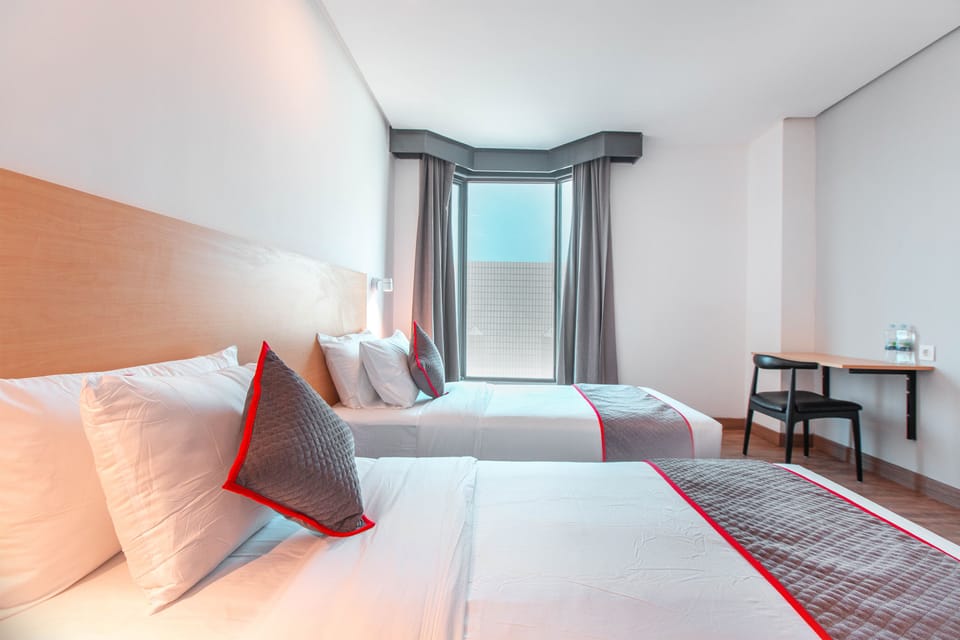 Deluxe Twin Room | Desk, free WiFi, bed sheets