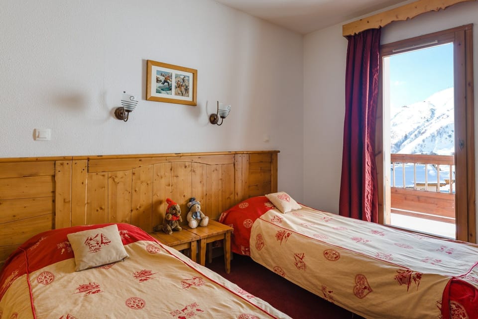 The bedroom contains 2 Single beds.