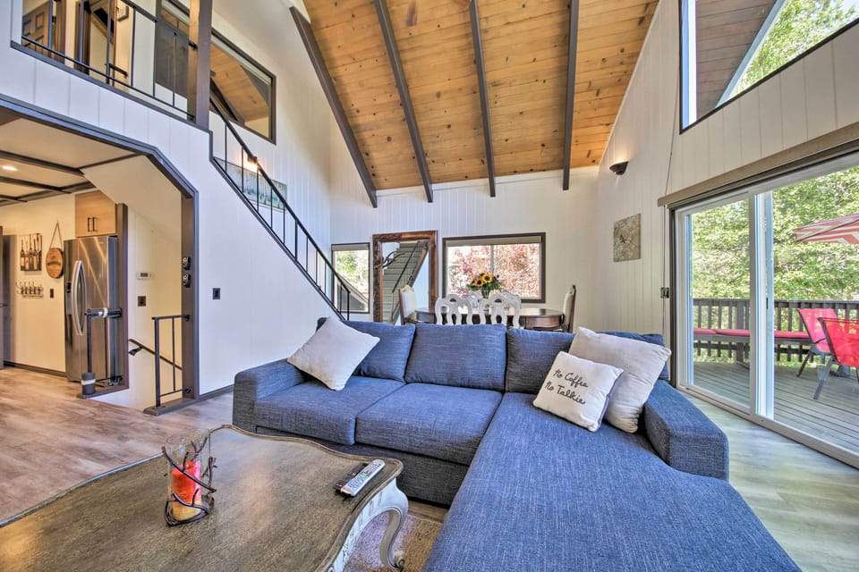 Living Room | Free WiFi
