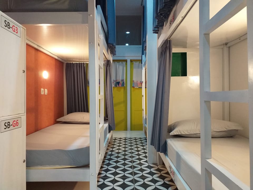 Family Room, 1 Bedroom, Non Smoking (3 Bunk Beds) | Free WiFi, bed sheets