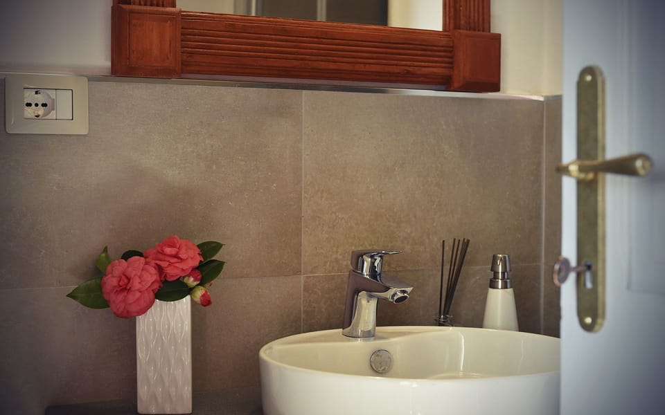 Comfort Room, City View | Bathroom | Shower, rainfall showerhead, free toiletries, hair dryer