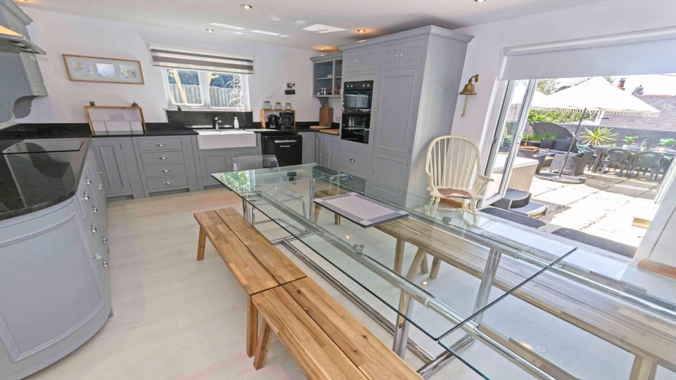 House (6 Bedrooms) | Interior