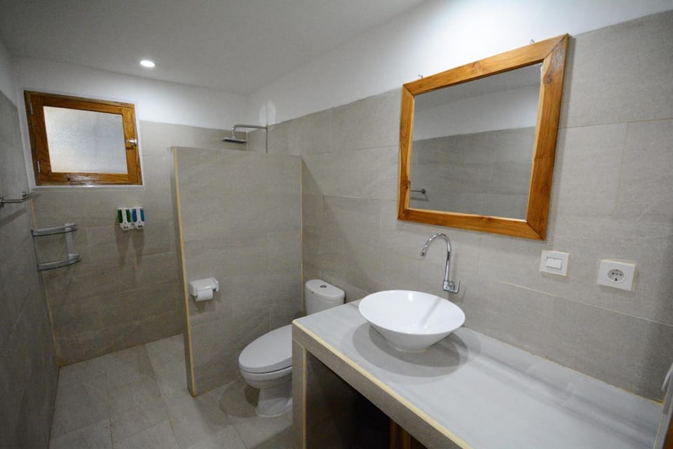 Shower, rainfall showerhead, hair dryer, towels