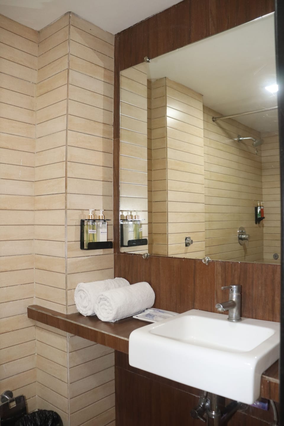 Shower, towels