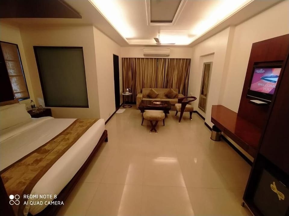 Desk, WiFi (free), bed sheets
