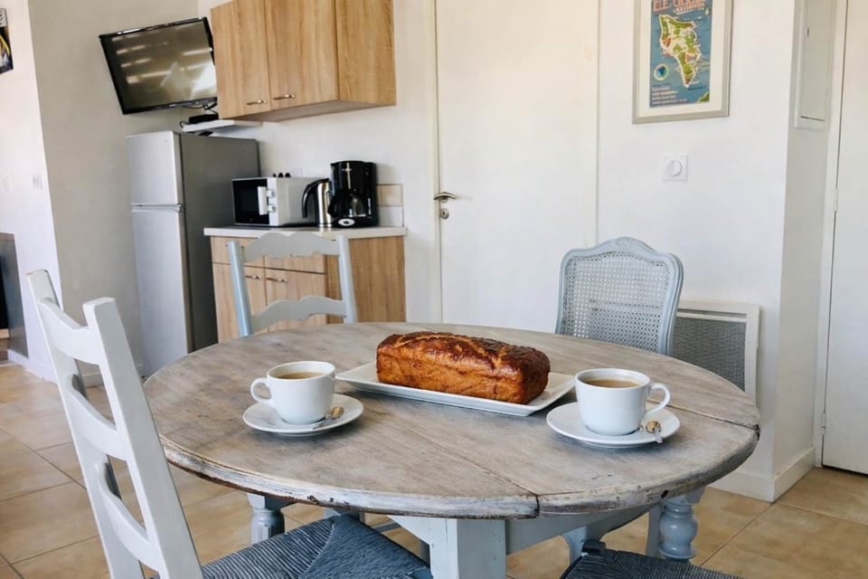 6-location-oleron-petit-dejeuner-table-ronde-gite