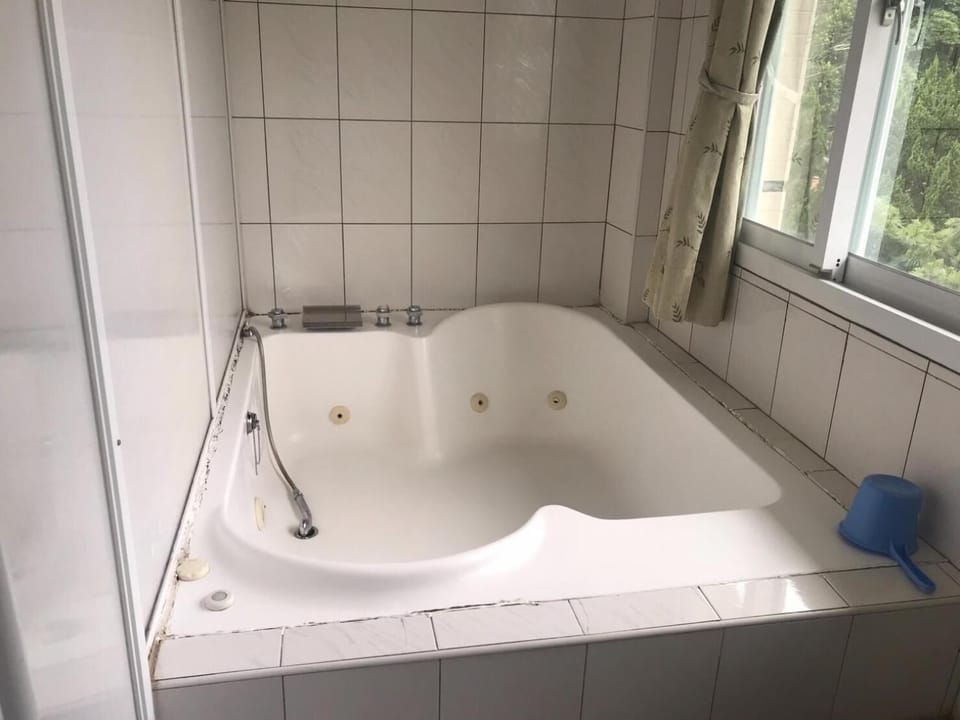 Shower, free toiletries, hair dryer, slippers