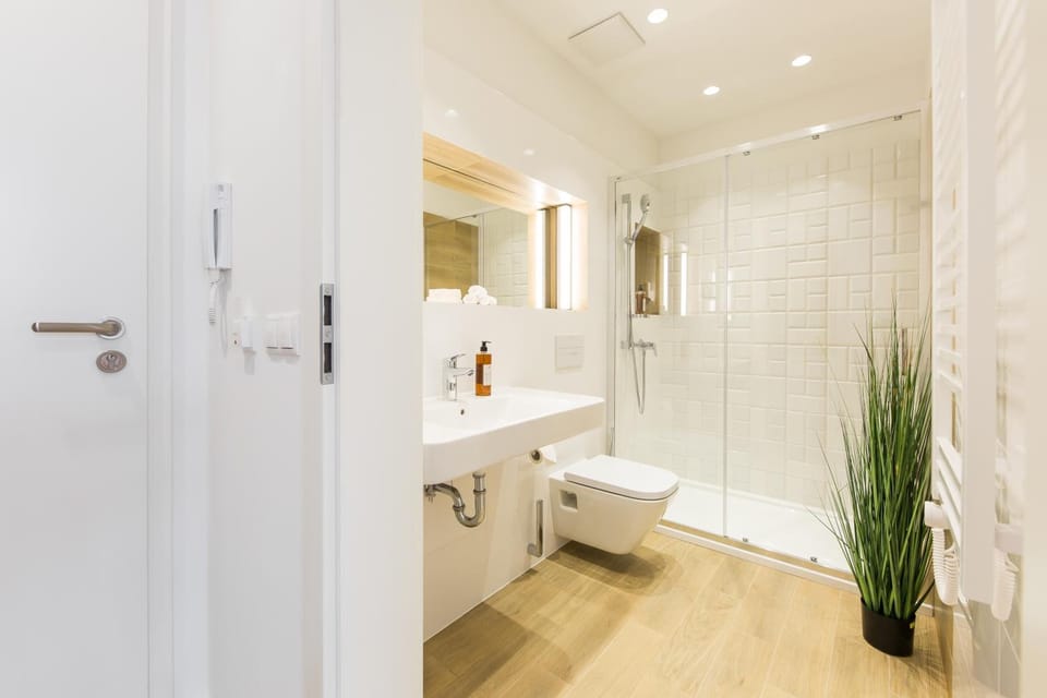 Shower, hair dryer, towels, shampoo