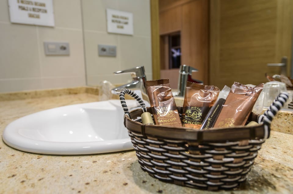 Bathtub, free toiletries, slippers, bidet