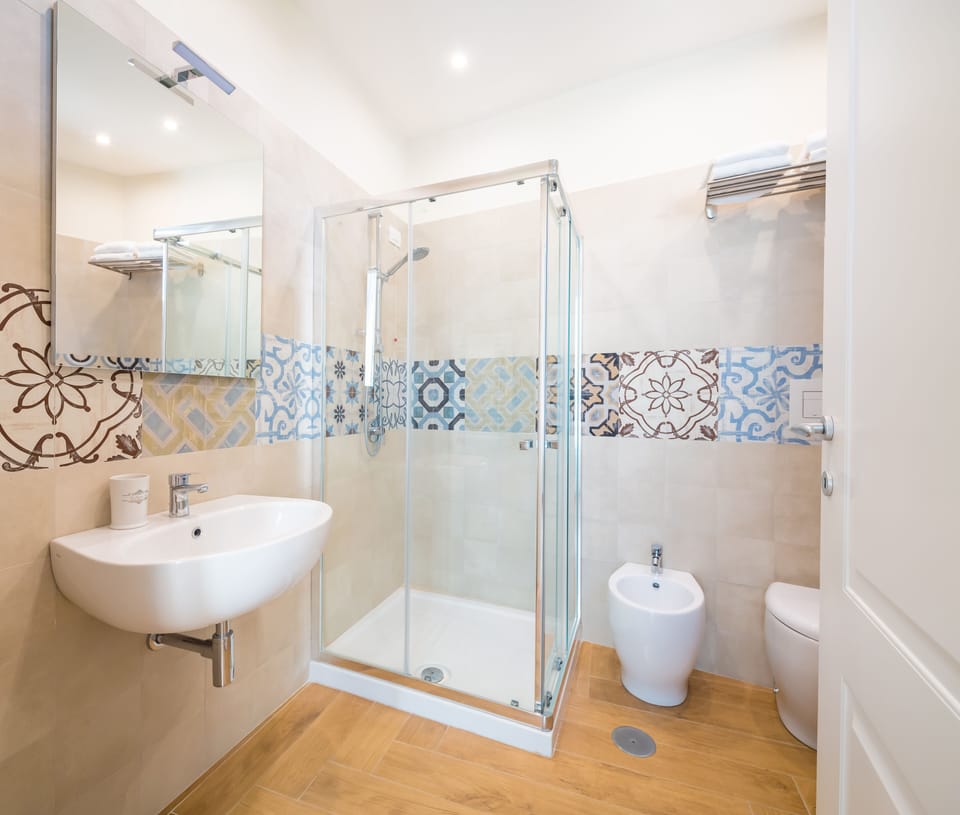 Deluxe Double Room, 1 Bedroom (I femminielli) | Bathroom | Shower, rainfall showerhead, hair dryer, bathrobes