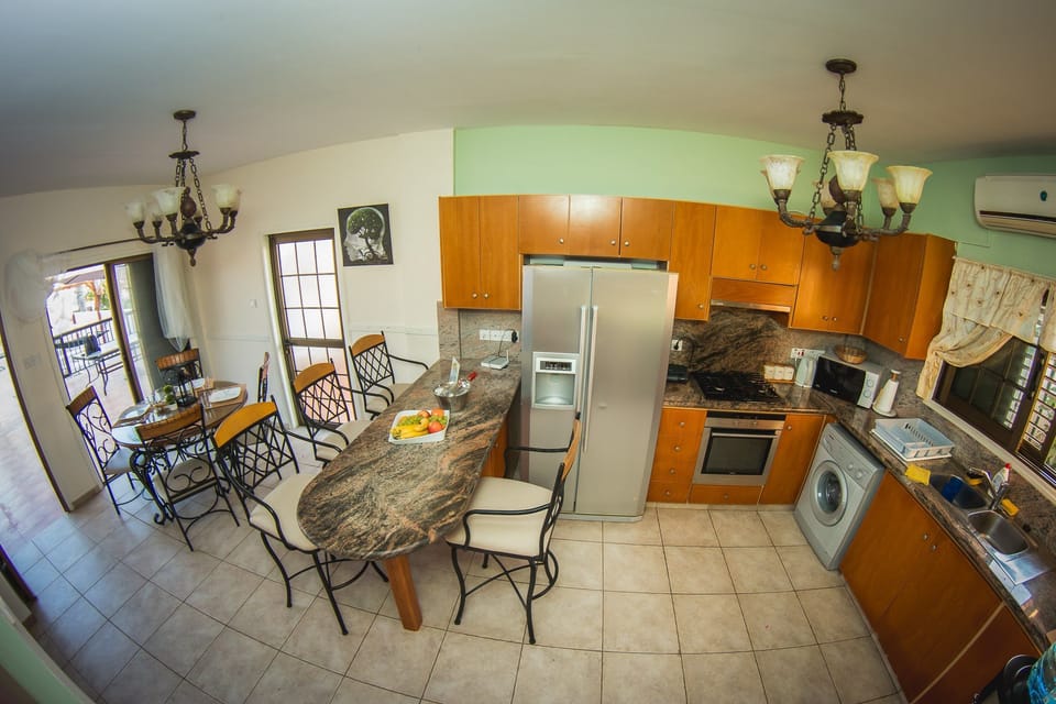 Villa, 3 Bedrooms | Private kitchen | Full-size fridge, microwave, oven, stovetop