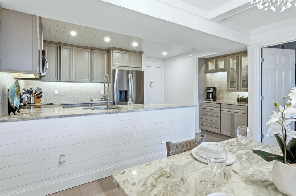 Beautiful, newly refreshed 2 bedroom, 2 bathroom condo at The Anchorage on Siesta Key