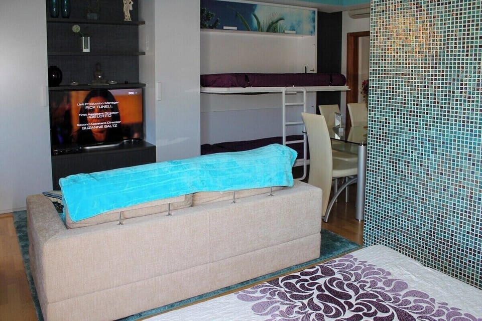 Removable room with a double bed, air conditioning and access door to balcony and pool