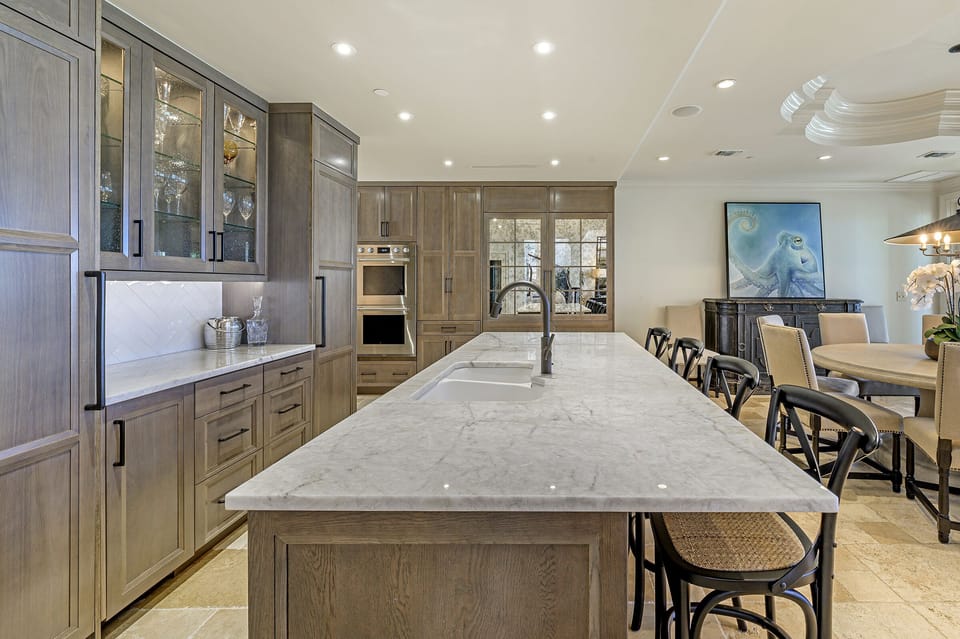 Large island with workspace/sink and dishwasher as well seating for 4!