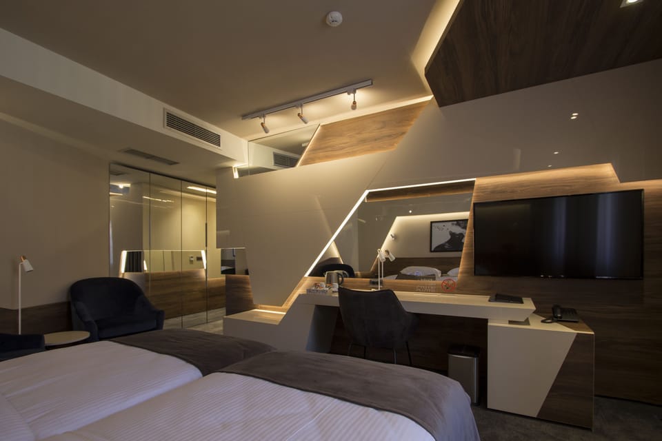 Deluxe Double or Twin Room, Multiple Beds | Frette Italian sheets, premium bedding, pillowtop beds, minibar