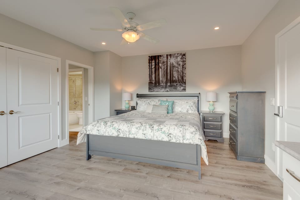 Premier Double Room, 1 King Bed, Mountain View | 1 bedroom, hypo-allergenic bedding available, pillowtop beds