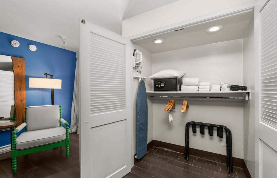 Hypo-allergenic bedding, in-room safe, individually furnished
