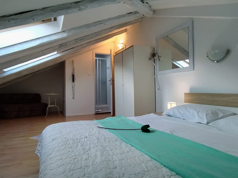 Double Room (Attic) | In-room safe, free WiFi, bed sheets