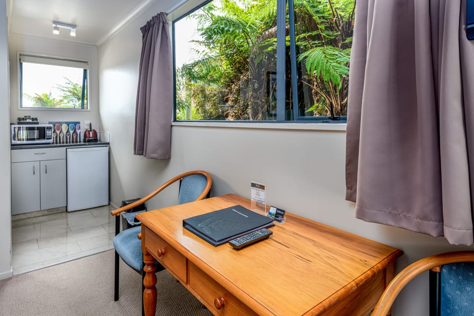 King Studio | Iron/ironing board, WiFi (free), bed sheets