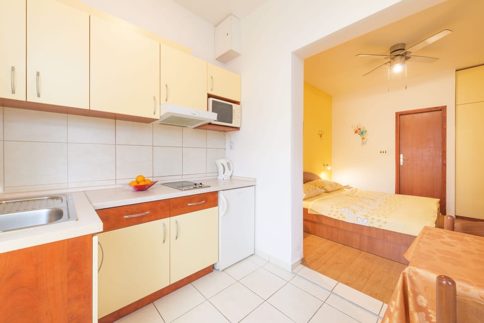 Standard Studio, Park View | Private kitchenette | Fridge, electric kettle