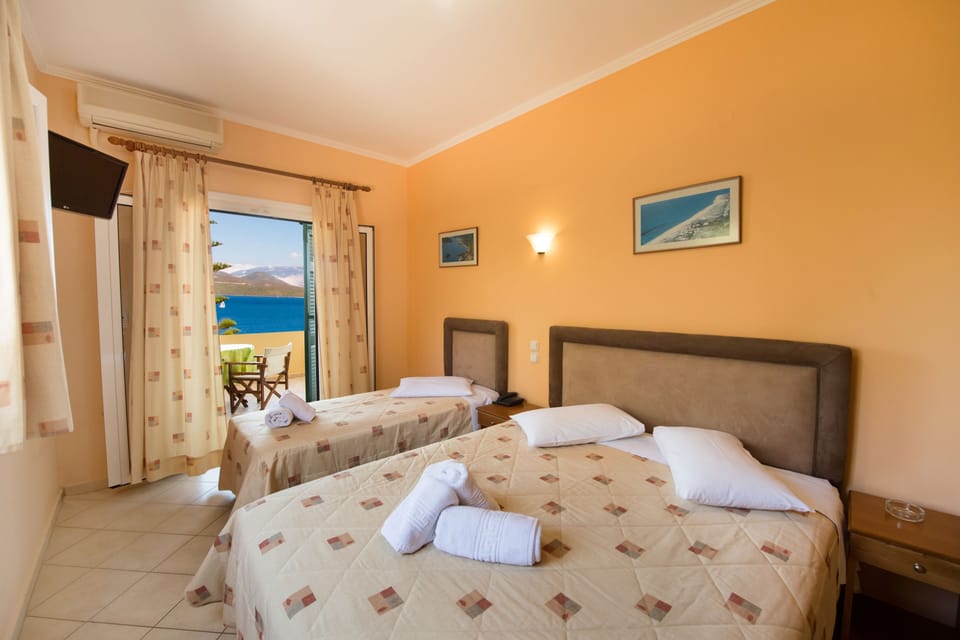 Triple Room, Sea View | In-room safe, desk, soundproofing, free WiFi