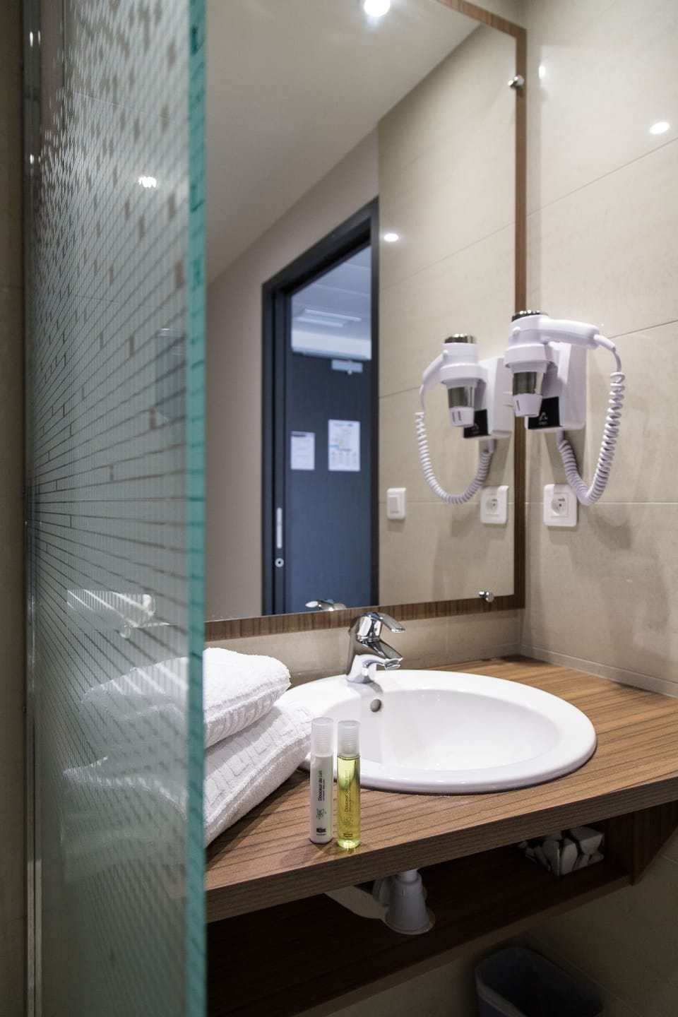 Superior Twin Room | Bathroom sink