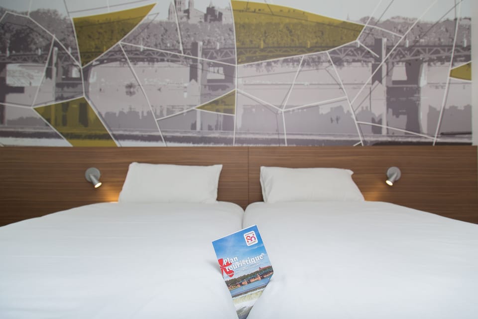 Superior Twin Room | Desk, soundproofing, iron/ironing board (on request), cribs (free)