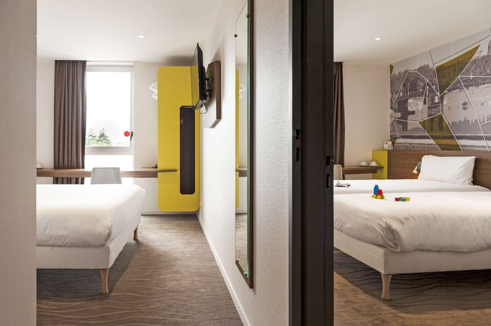 Superior Double Room | Desk, soundproofing, iron/ironing board, free cribs/infant beds