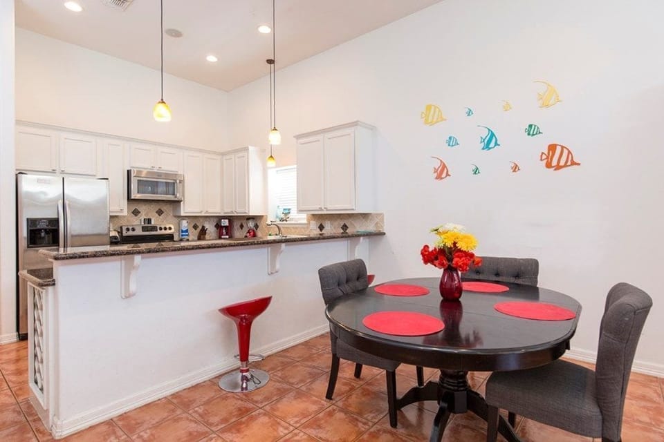 Luxury House, 3 Bedrooms | Dining room