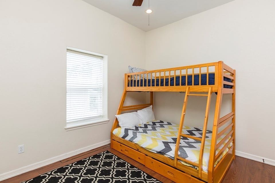 Luxury House, 3 Bedrooms | 3 bedrooms, Egyptian cotton sheets, premium bedding, pillowtop beds