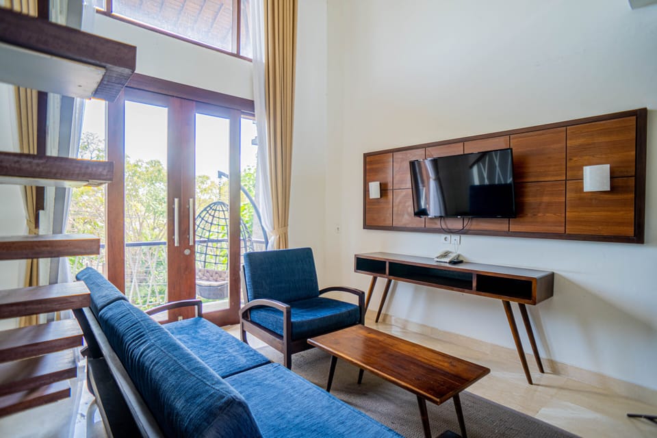 1 Bedroom | Living area | 32-inch LED TV with cable channels, TV