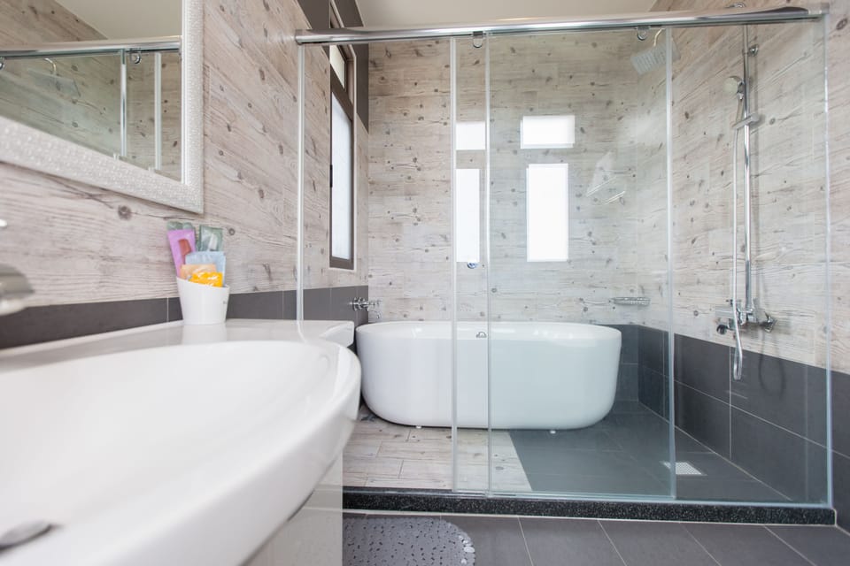 Quadruple Room, Garden View | Bathroom | Free toiletries, hair dryer, slippers, towels