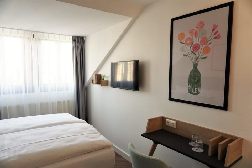 1 bedroom, in-room safe, desk, soundproofing