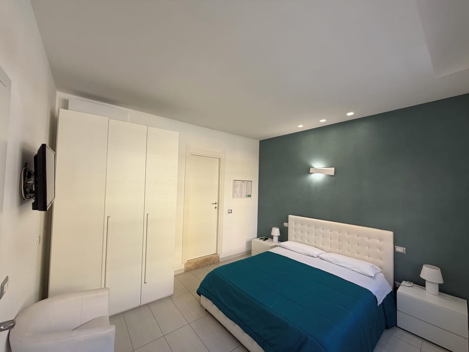 Deluxe Double Room | Down comforters, WiFi (free), bed sheets