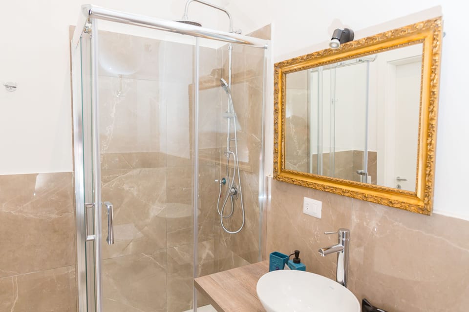 Superior Room | Bathroom | Shower, free toiletries, hair dryer, bidet