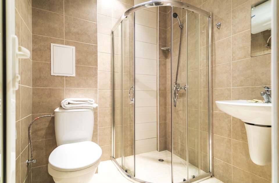 Standard Twin Room, Balcony | Bathroom shower