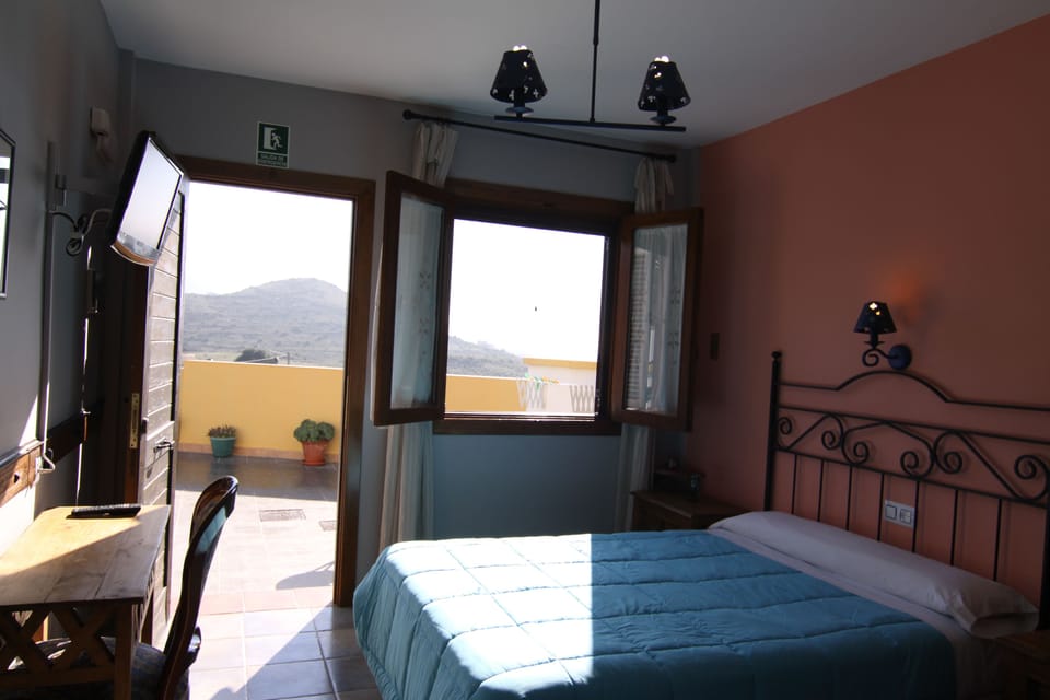 Double Room | Free cribs/infant beds, rollaway beds, free WiFi, bed sheets