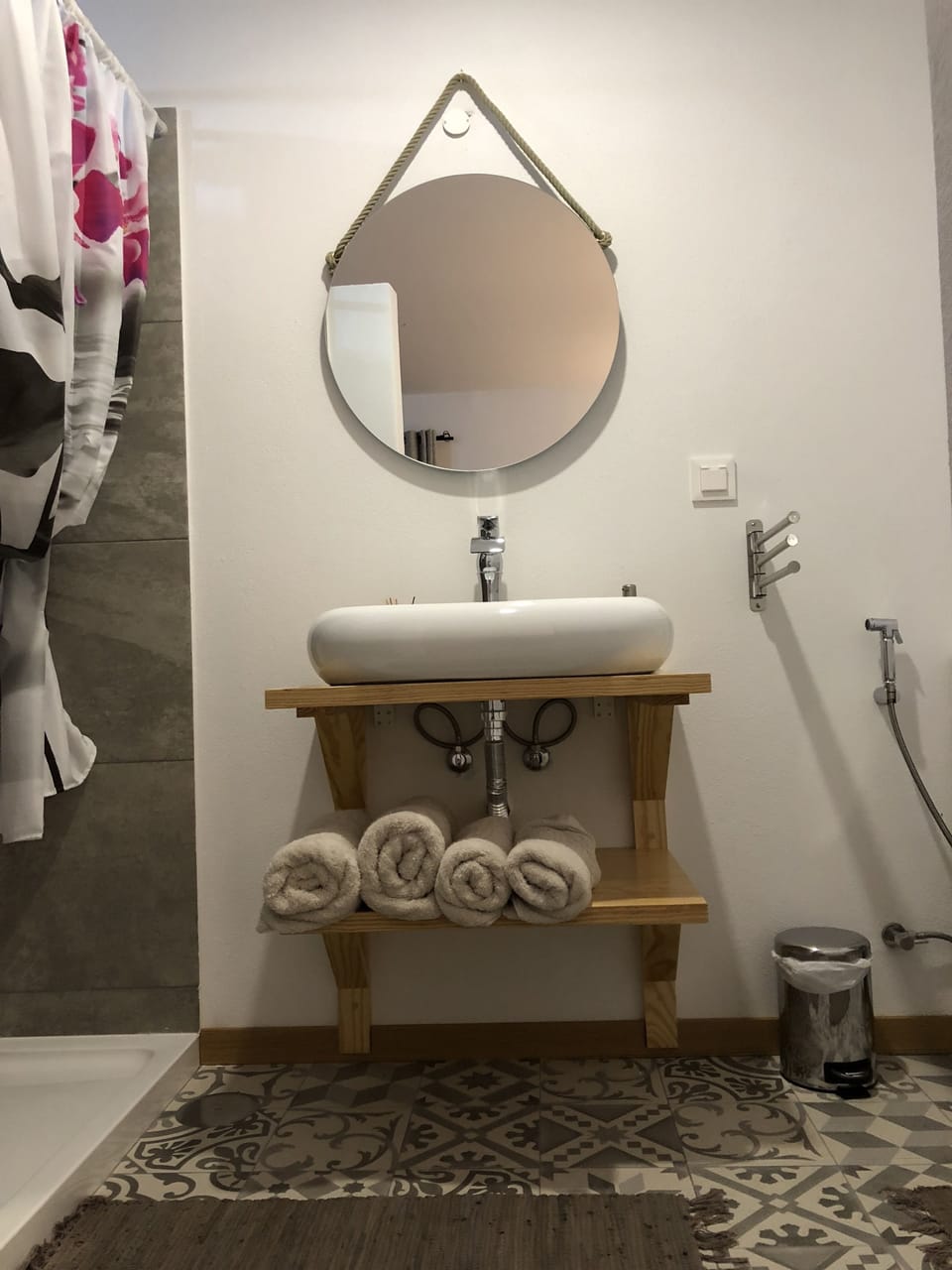 Double Room, Garden View (5) | Bathroom | Shower, hair dryer, bidet, towels