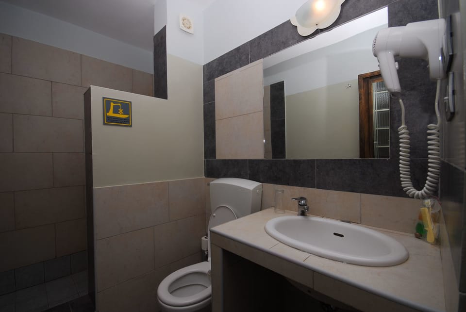 Shower, hair dryer, towels, shampoo