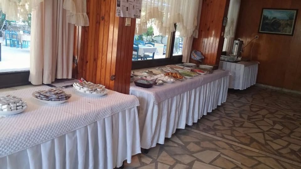 Daily buffet breakfast (TRY 100 per person)
