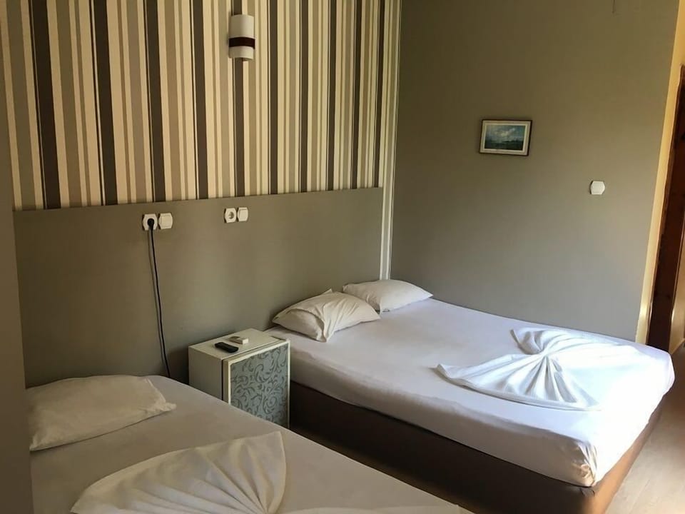 Triple Room, Garden View | Premium bedding, desk, bed sheets