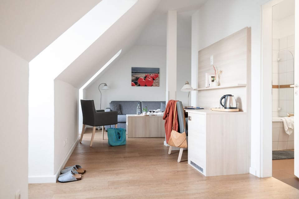 Junior Suite | Hypo-allergenic bedding, in-room safe, free WiFi, bed sheets