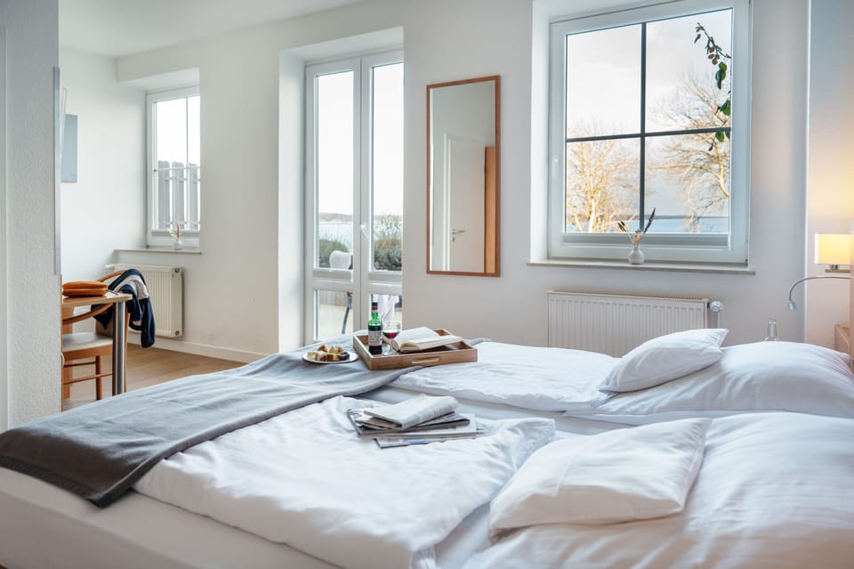 Standard Double Room, Sea View | Hypo-allergenic bedding, in-room safe, free WiFi, bed sheets