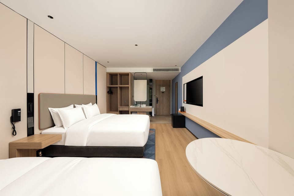 Standard Room, 1 King Bed (Extra Floor Space) | Premium bedding, down comforters, desk, laptop workspace