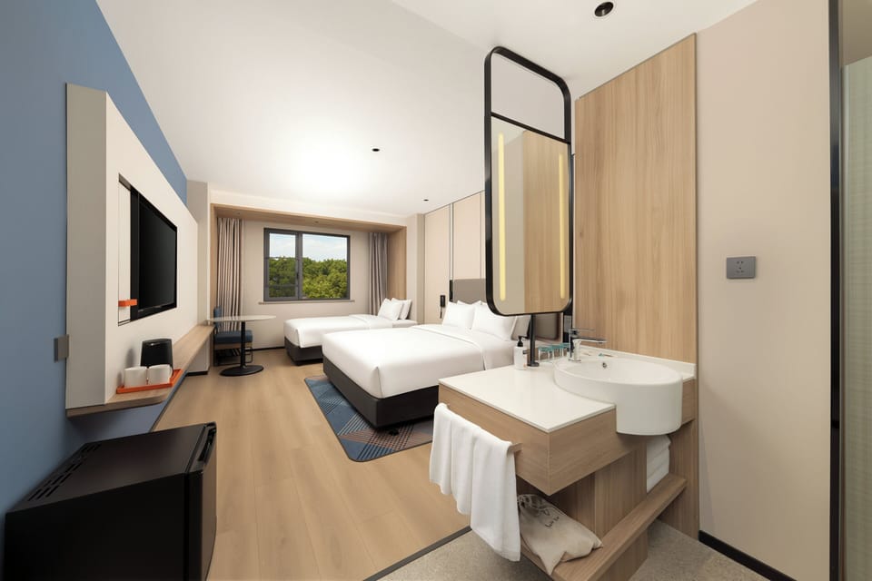 Standard Room, 1 King Bed (Extra Floor Space) | Premium bedding, down comforters, desk, laptop workspace