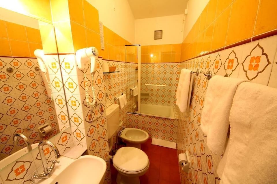 Comfort Room | Bathroom | Shower, free toiletries, hair dryer, bidet