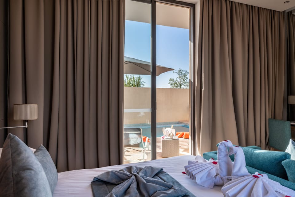 Suite Junior avec piscine privée chauffée et jardin privé | Terrace/patio