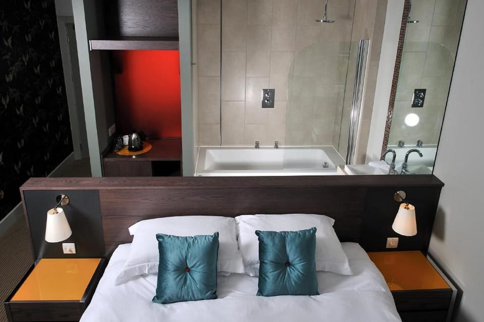 In-room safe, iron/ironing board, free WiFi, bed sheets