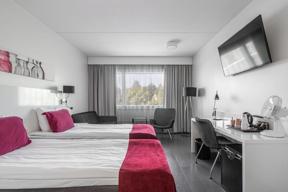 Superior Twin Room | Desk, laptop workspace, blackout drapes, iron/ironing board