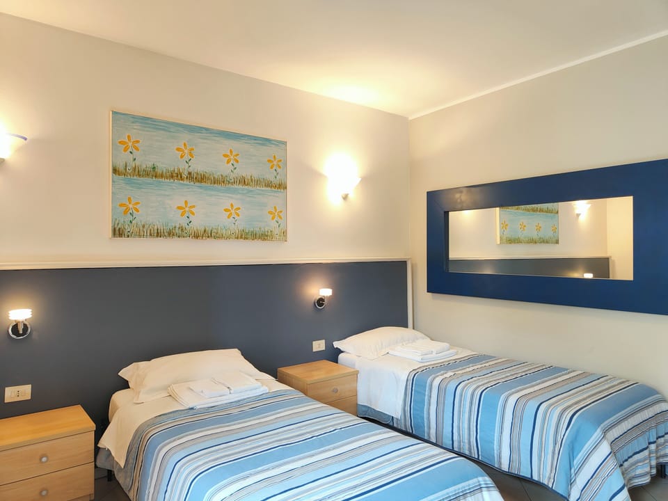 Twin Room | Desk, laptop workspace, free WiFi, bed sheets